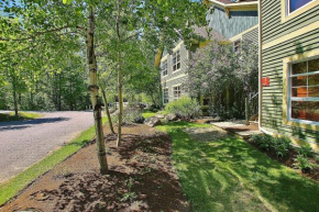 Гостиница Tremblant Les Eaux by Rendez-Vous Mont-Tremblant  Мон-Тремблан